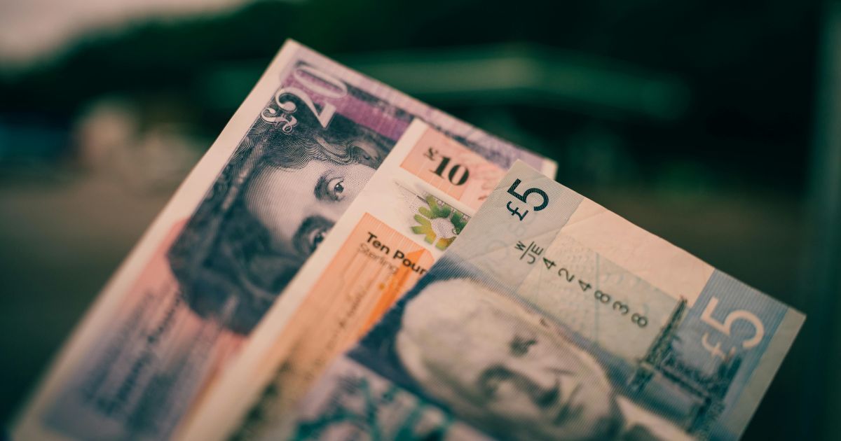 Different notes of currency